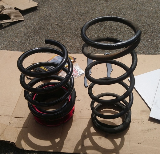 05.03.20 old vs new rear springs (2)